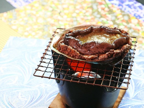 敷島荘 名物 特大黒アワビ 大好評 踊り焼き バター焼き 刺身 煮アワビ 好みに合わせて食べ方チョイス Yahoo トラベル